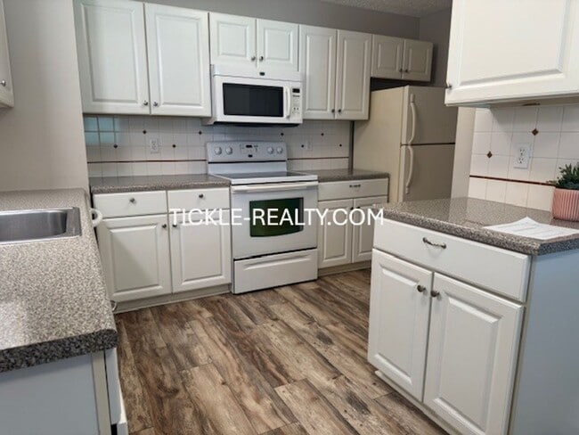 Building Photo - 1 Bedroom Condo in Fairport