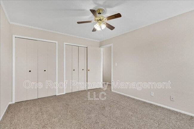 Building Photo - 701 Linwood Dr