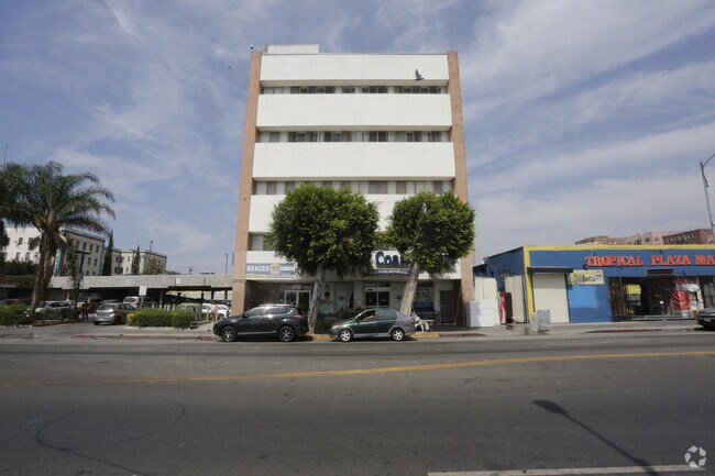 Foto del edificio - 1725 W. 6th St