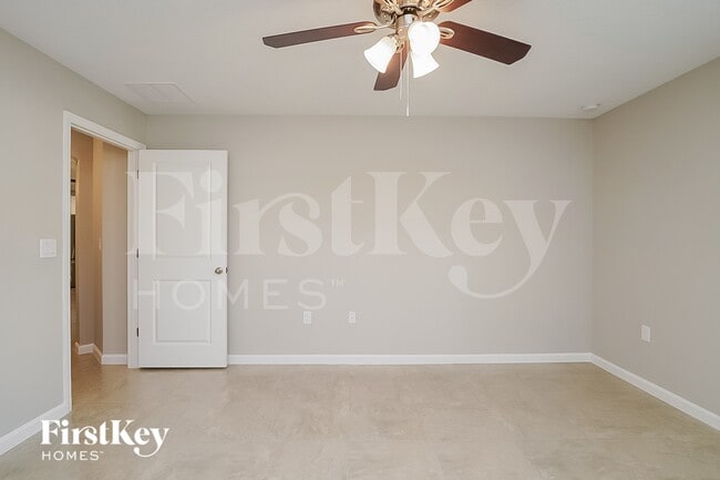 Foto del edificio - 429 Earhart Dr