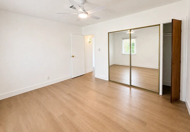 Foto del edificio - 6986 Elegance Ct
