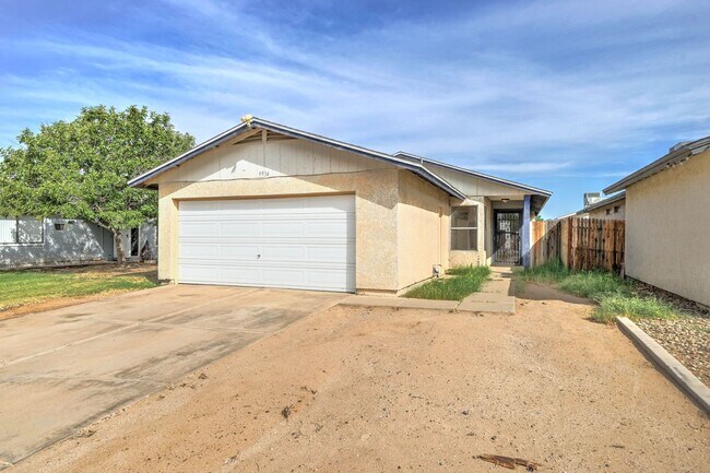 Building Photo - 9514 W Garfield St