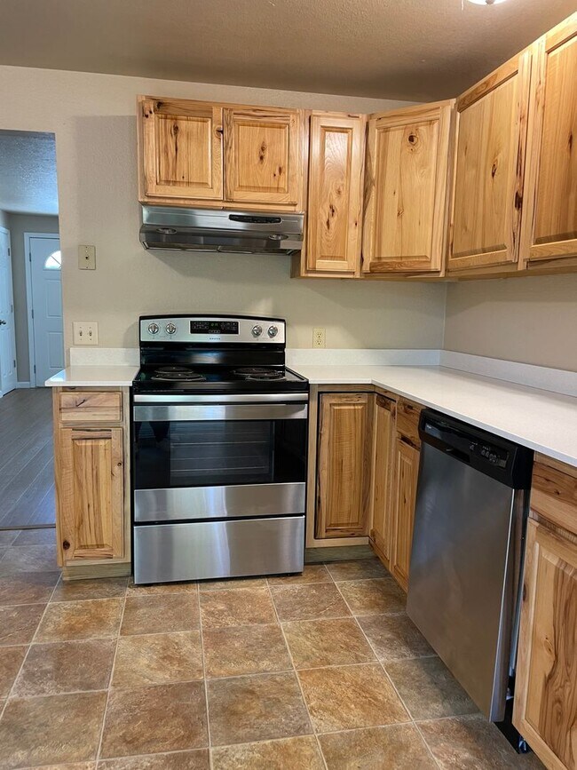 Plymouth Duster Apartments in Keizer, OR