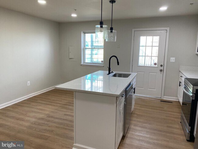 Foto del edificio - 1729 Guilford Ave