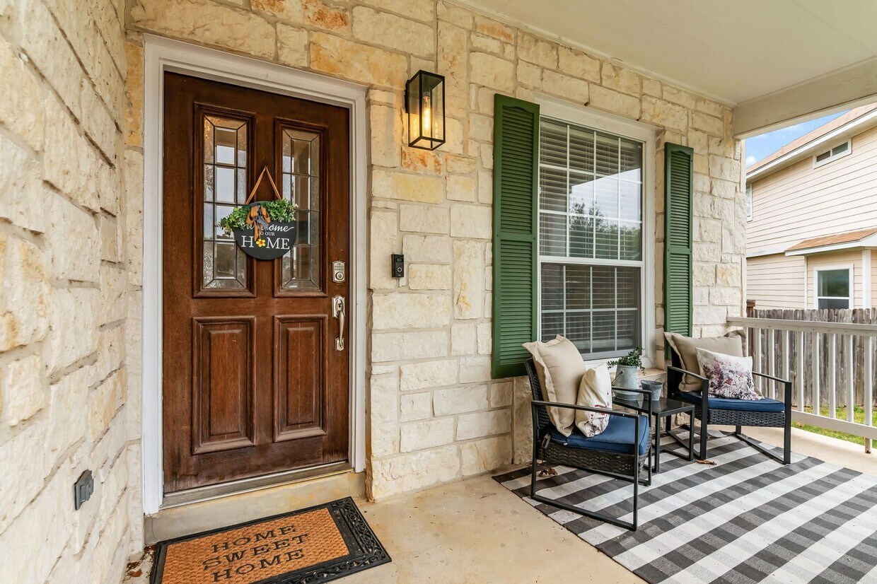Foto principal - LOVELY 3 BD/2.5 BATH IN GATED COMMUNITY NE...