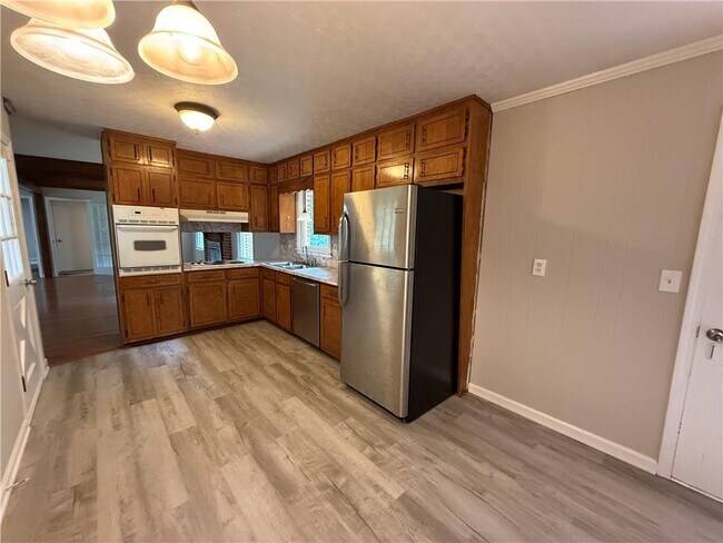 Foto del edificio - 3155 Oak Dr