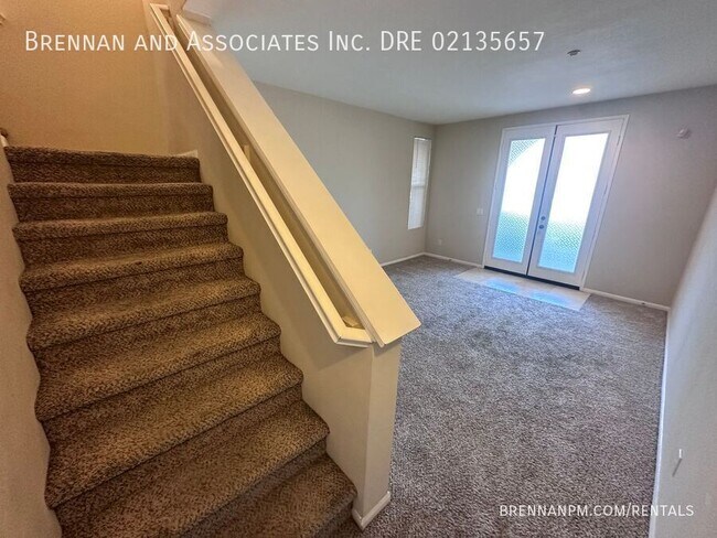 Building Photo - 3 Bed 2.5 Baths 2 Car Garage Townhome in M...