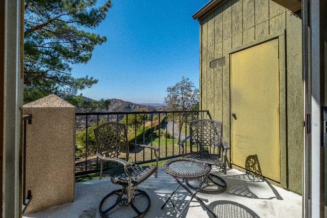 Building Photo - 2604 Avenida Del Vista