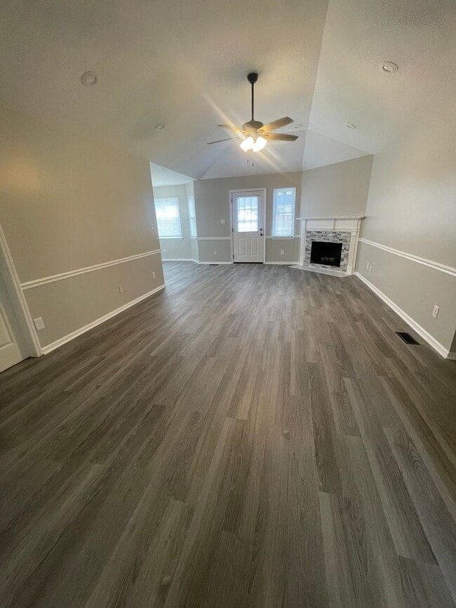 Building Photo - Available now in Amelia Landing Subdivisio...