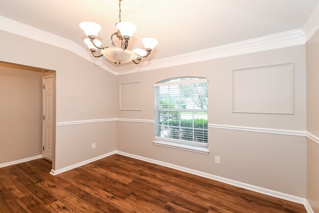 Building Photo - 3701 Woodbriar Dr