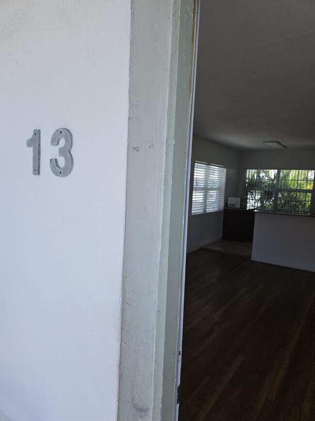 Foto del edificio - 7950 Abbott Ave