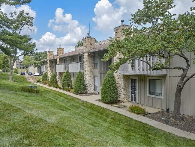 Building Photo - 5400-5600 E 84th Ter-01A