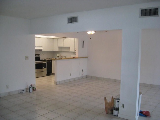 Building Photo - 2718 S University Dr