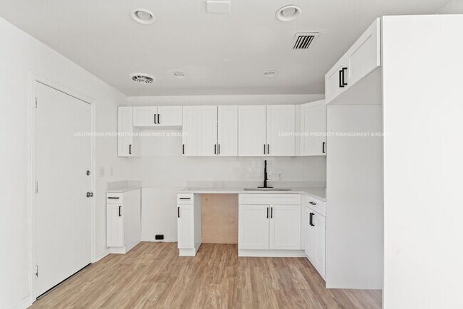 Photo - NEWLY RENOVATED 4 bed/1 bath! House