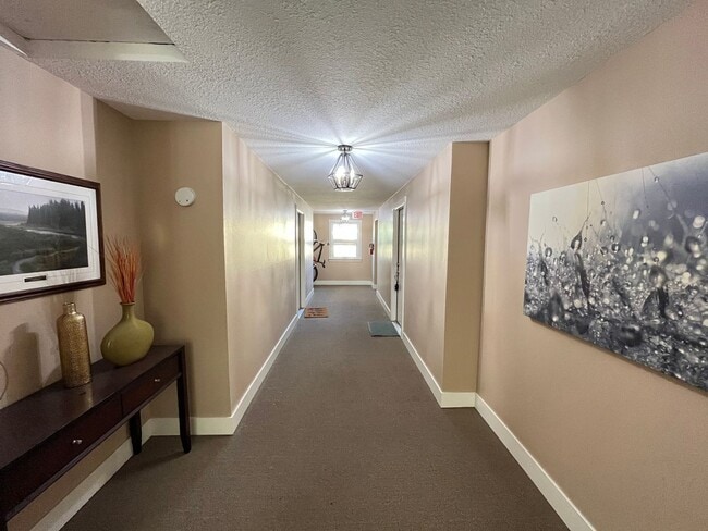 Photo - Lovely Private 2Bed + 1Bath Westmoreland Condo!! Secured Entry Building & Parking!