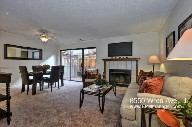 Foto del edificio - 8550 Wren Ave