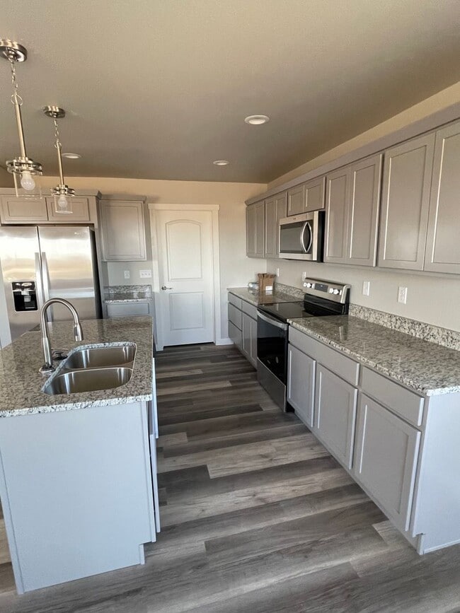 Foto del edificio - Newer 4 Bed, 3 Bath, 3 Car Garage Home for Rent