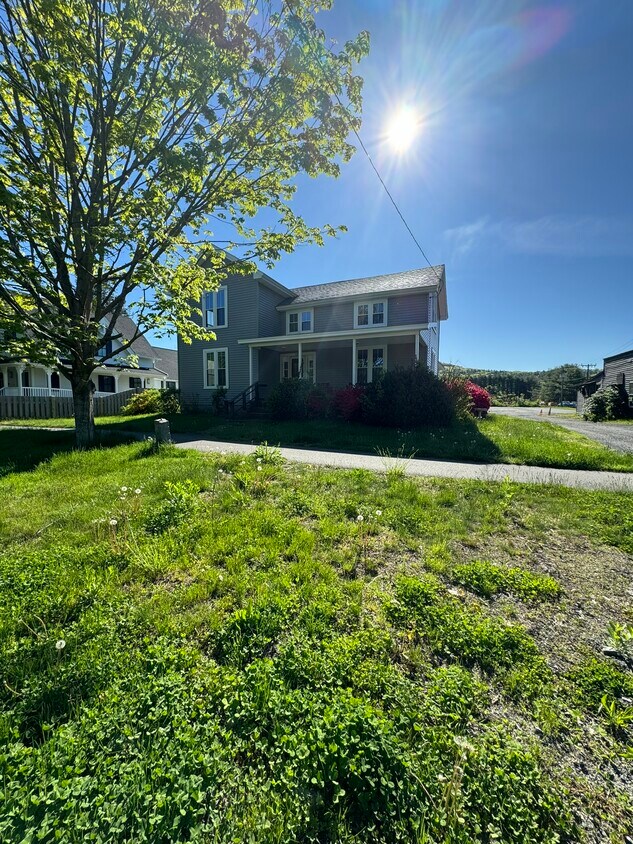 118 N Main St, Sunderland, MA 01375 House Rental in Sunderland, MA