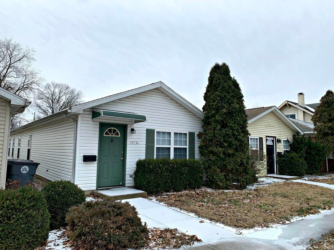 1513 Lincoln Ave, Evansville, IN 47714 Townhome Rentals in Evansville