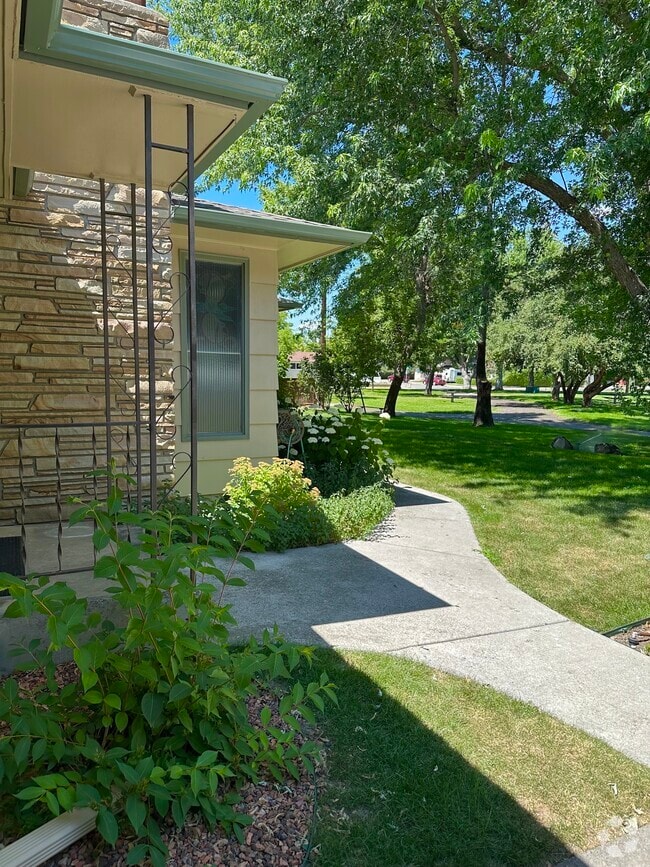 Building Photo - 1446 Norman Park Dr