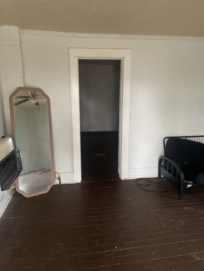 Building Photo - 1 Bedroom 1 Bathroom Duplex