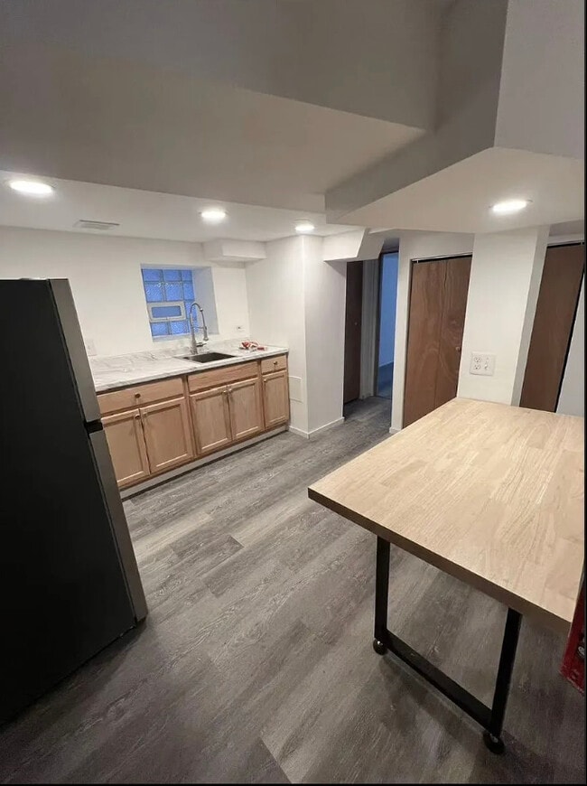 Foto del edificio - 1721 N Artesian Ave