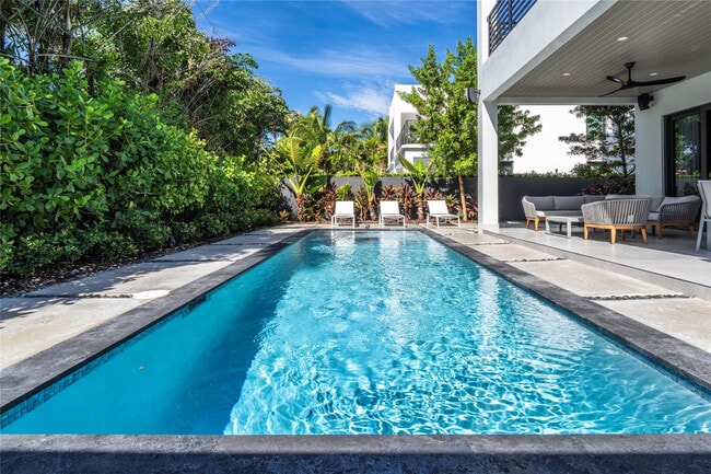 Building Photo - 3320 NE 17th St