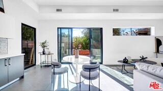 Foto del edificio - 1123 N Formosa Ave