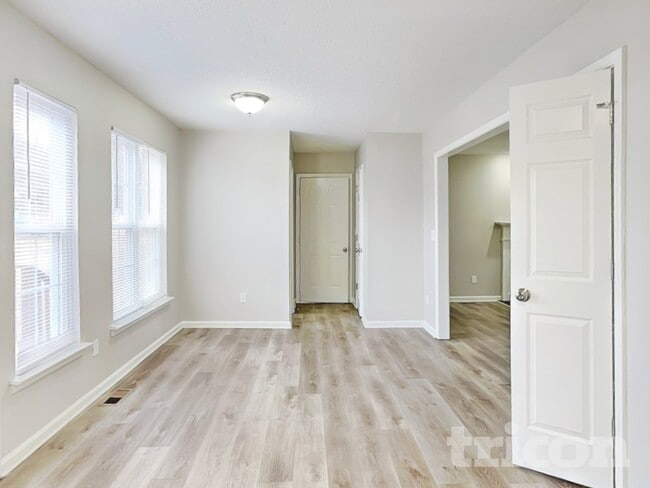 Foto del edificio - 4900 Valley Trail Ct