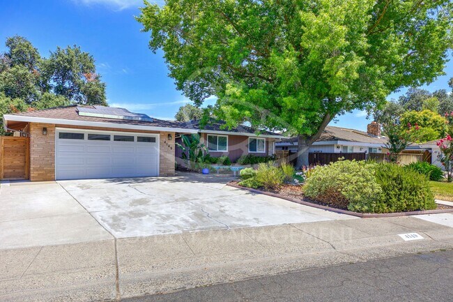 Foto del edificio - Charming Bel Air Estates Home with Modern ...