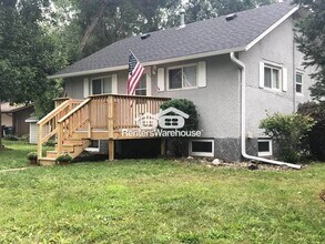 Building Photo - 708 10th Ave SE