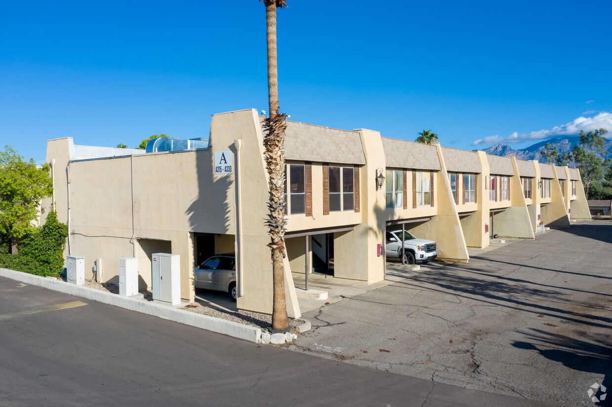 Monaco Condominum Apartments at 1620 N Wilmot Rd Tucson, AZ
