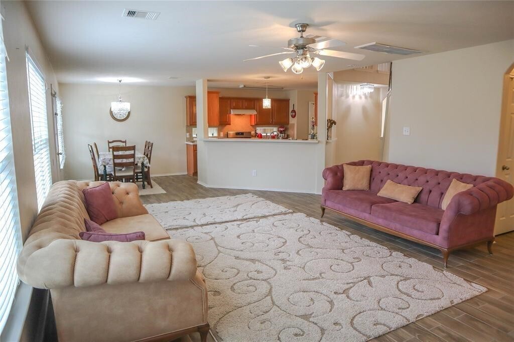 Primary Photo - 1110 Crestmont Pl Loop