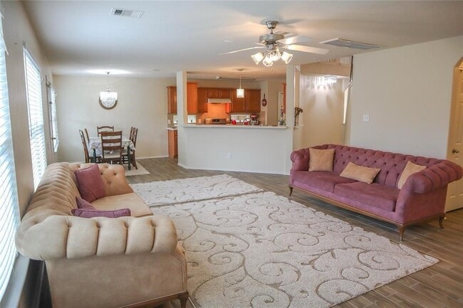 Foto del edificio - 1110 Crestmont Pl Loop