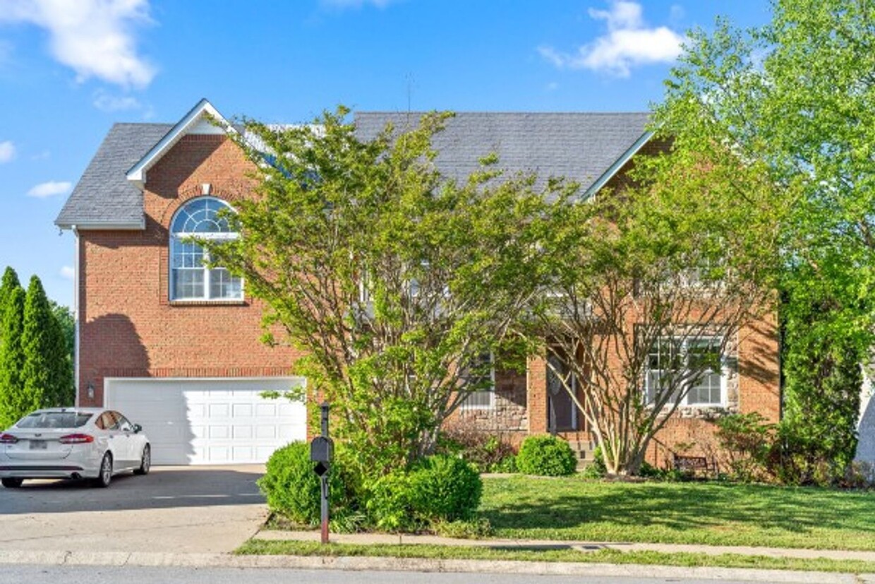 Primary Photo - Full brick home in the coveted Sango Cross...