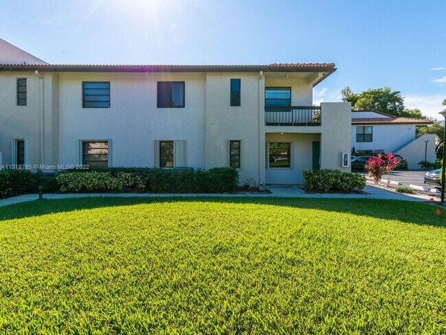 Foto del edificio - 8436 Cypress Ln