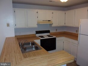 Building Photo - 100 Chesterfield Ln
