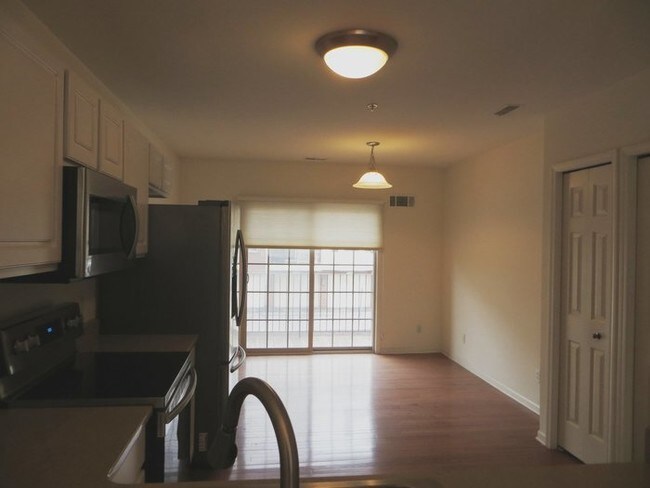 Foto del edificio - 2 BEDROOM TOWNHOUSE