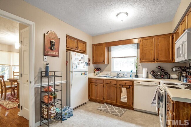 Kitchen - 1725 Kingston Heath Way