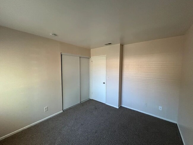 Building Photo - 1751 Willowbrook Ln
