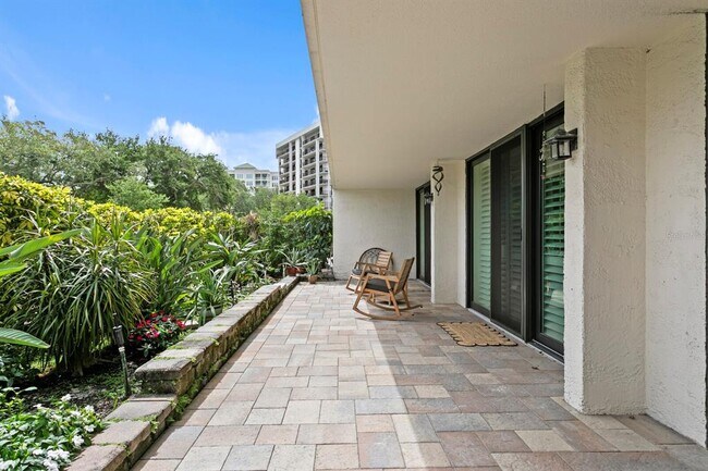 Foto del edificio - 100 Oakmont Ln