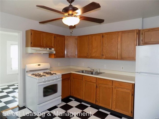 Building Photo - 2 br, 1 bath House - 821 Regina Ave