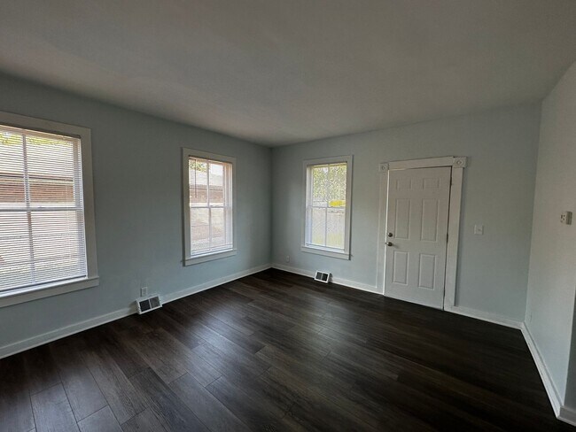 Foto del edificio - 745-745 Milton Ave