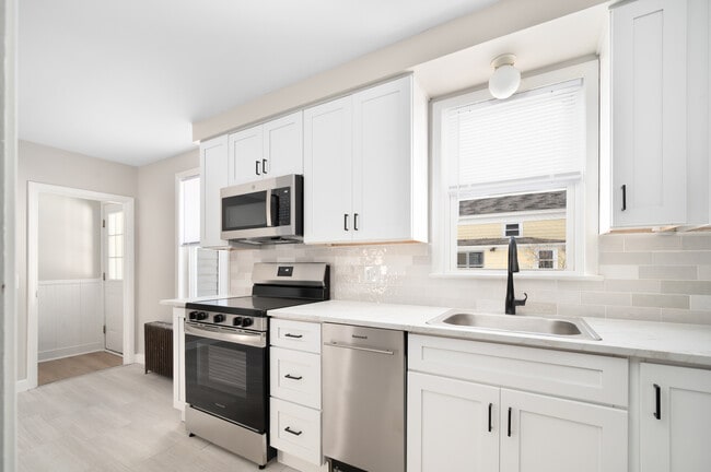 Building Photo - 81 W Pontiac St