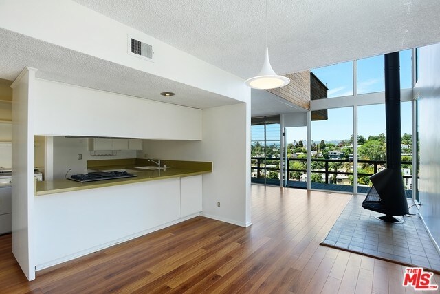 Foto principal - 1627 Silverwood Terrace