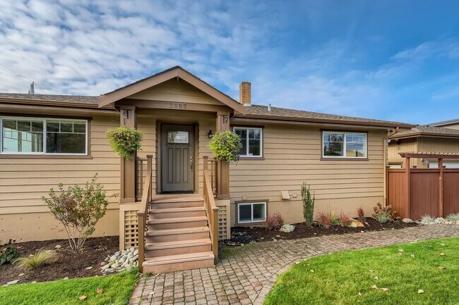 Building Photo - Lower Kennydale, Minutes from I-405, Micro...