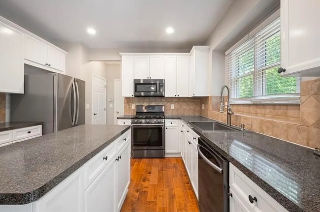 Building Photo - 61 Gellmore Ln