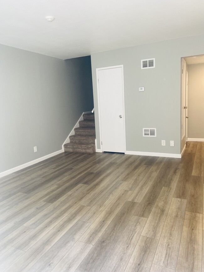 Spacious living room - 936 Santa Alicia Dr