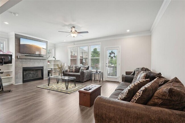 Foto del edificio - 5599 Terrace Bend Pl