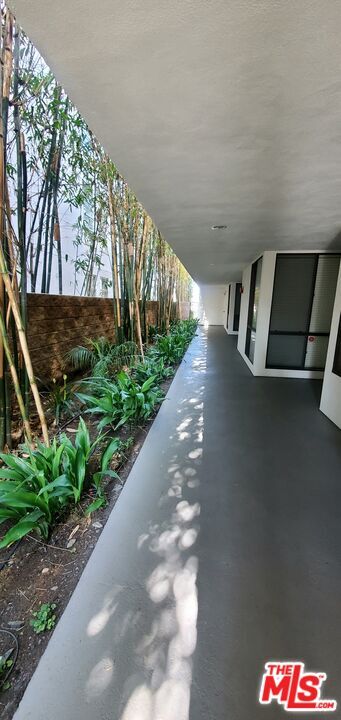Walkway to Unit - 15480 Antioch St